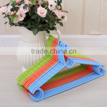 XUFENG produce the plastic hanger plastic clothes hanger for display
