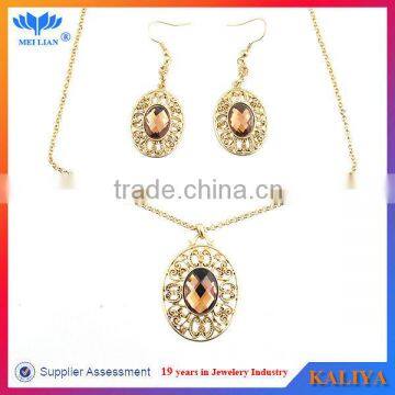 Gold metal PENDANT NECKLACE glass PENDANTS