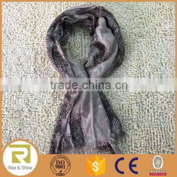 Wholesale 100% Acrylic snake skin print fringed shawl scarf