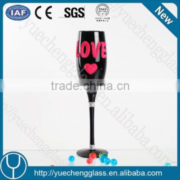 Hand-made elegant champagne flute with heart decoration wholesale