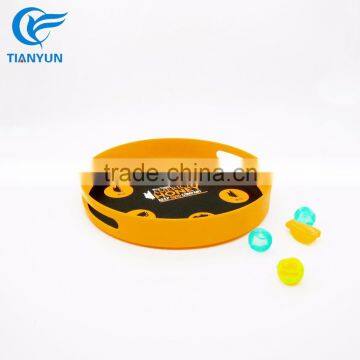 Antislip Round plastic food serving tray with handle