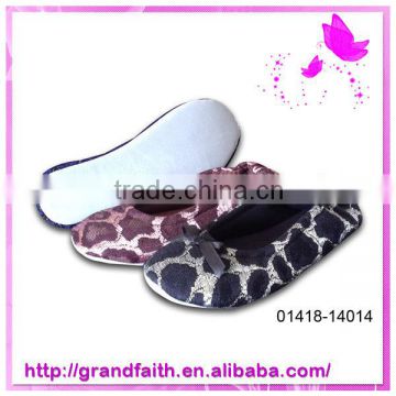 China new design popular warm rubber sole indoor slippers