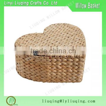 Heart shaped Valentine day wicker gift basket with lid wholesale                        
                                                Quality Choice