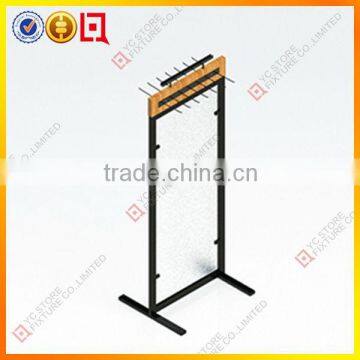 Customized simple structure belt display for retail