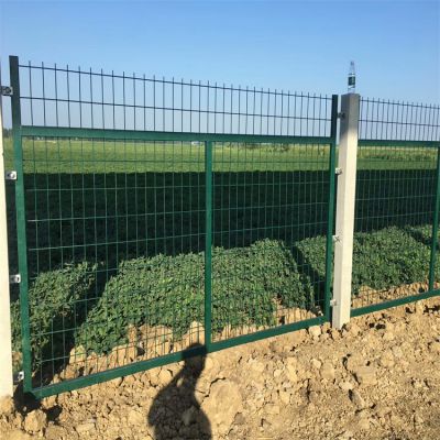 Railway guardrail fence High speed rail protective fence railway welded mesh isolation grid