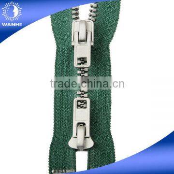 No.10 Moulded Plastic Zipper with 2 way