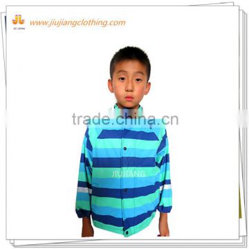 Children's rainjacket with stripe AOP.