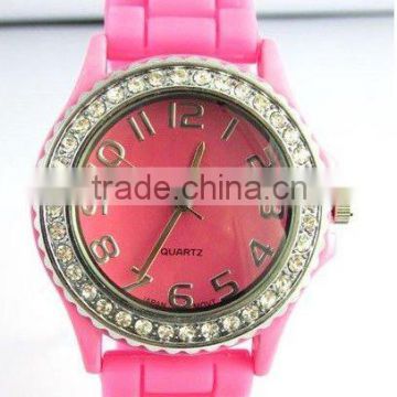 Fashion,elegant and cheap Slicon Watches ladies with diamond case and Japanese Movet..