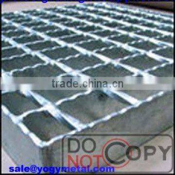 Heavy duty metal steel grating