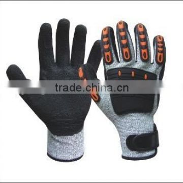Cut resistant seamless thumb crotch patch with TPR gloves