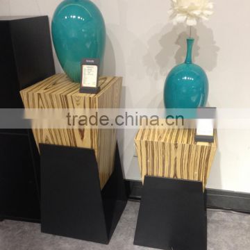 Modern Square Shape Wood Top Metal Flower Vase Stand Designs