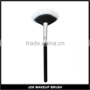 Pretty Fan Brush Portable Slim Professional Fan Makeup Brush