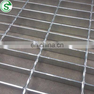 Anti-slip Serrated Galvanized Grating  Durable Low Price of Steel Grating for Industrial Platform