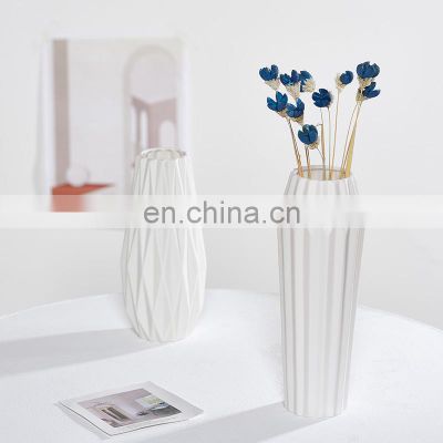 Modern INS White Geometric Vase Household Wedding Ornaments Tabletop Ceramic Vase For Home Decoration