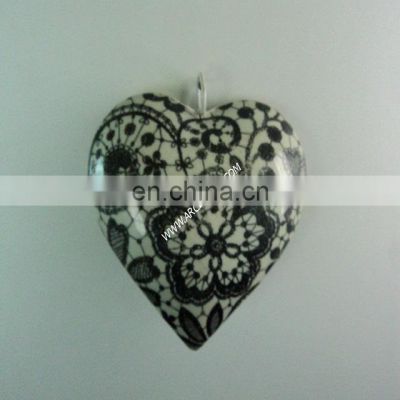 designing heart shape decorative metal hanging