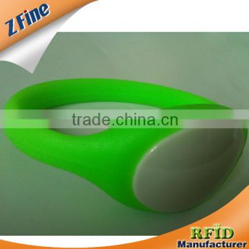 new design customized silicone RFID wristband from china supplier