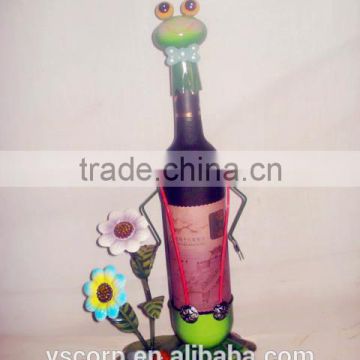 Metal frog red wine holder for drinks