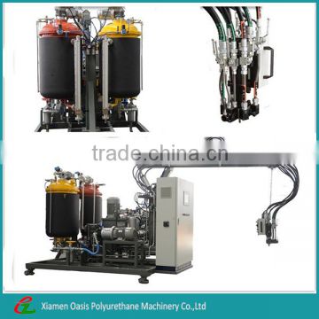 Metering mixing and machines for polyurethane foams