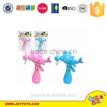 Hot sale plastic cartoon dolphin hand-cranking water spray fan toy for kids,small water spray fan toy