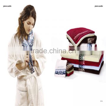 low price low MOQ 5 star hotel bathrobes wholesale with free sample