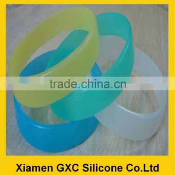 hot silicone summer season trending bracelets with transparent