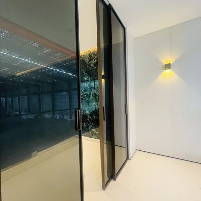 Modern Luxury Glass Cloakroom Walk in wardrobe closet design
