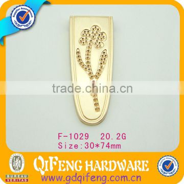 qifeng flower shape bag accessory for handbag , fashion metal logo ,sculpture tag