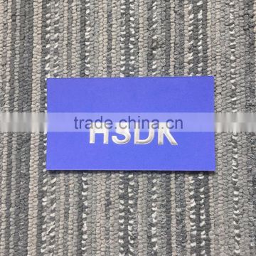 2017 Customized logo hot stamping paper hang tags with embossed technology