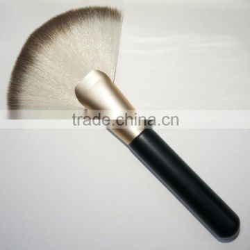 Large body synthetic hair makeup fan brush