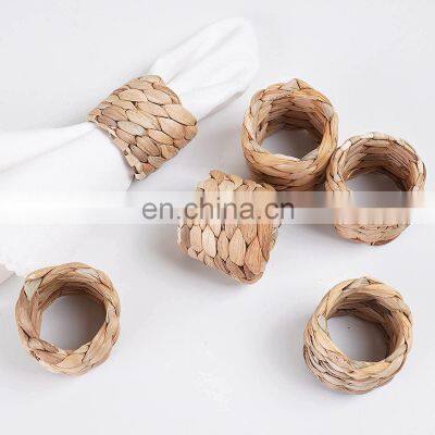 Rustic straw napkin rings in oval shape Cheap Wholesale Tableware set water hyacinth napkin holder rings wovenmade in Vietnam