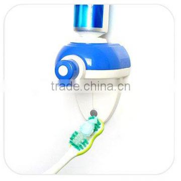 Health care assistant automatic Toothpaste Squeezer
