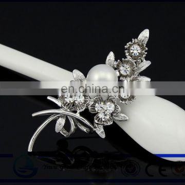 Style fashion brooch pin silver crystal pearl brooches for women's wedding brooches sell like hot cakes