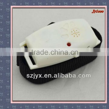 chinese factory price 4.5V JY-X817A safe and effective ultrasonic pet's pest repeller with adjustrable strap for easy use