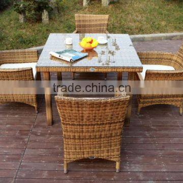 Wicker dining chair with 4 chairs and table