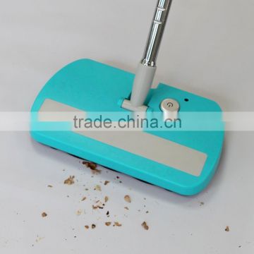 Intelligent floor sweeper, cordless and telescopic for carpet cleaning