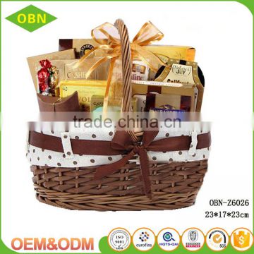 Wholesale high quality cheap handmade wicker empty gift basket with handle with ribbon