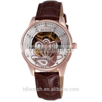 2015 New design skone wholesale price leather vogue wrist watches