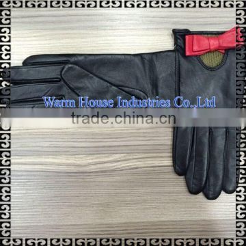 2016 Fashion Wholesale Women's Superior Chrome Leather Gloves with Studs