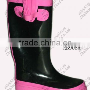 woman rubbber rain shoes