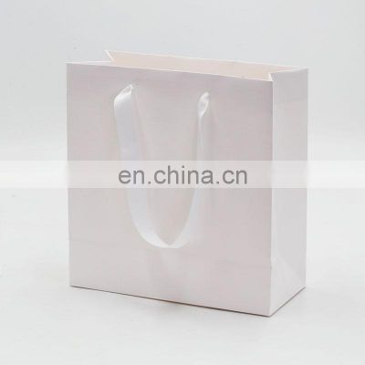Luxury moisture proof custom white shopping paper gift bag with handle