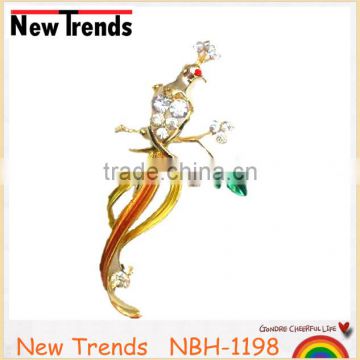 Latest rhinestone gold plated peacock brooch with colorful epoxy