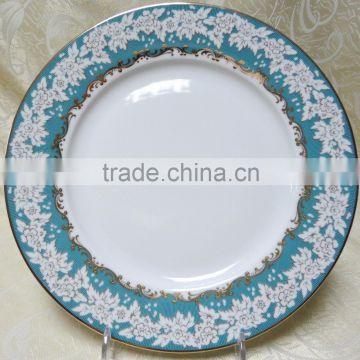 Porcelain dinnerware with gold leaf design