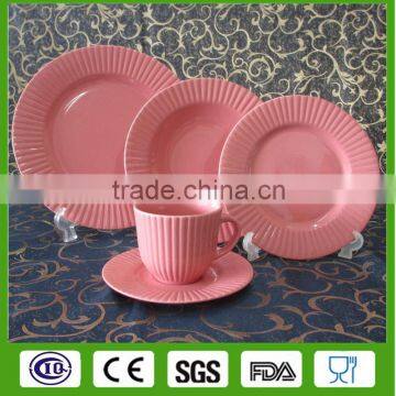 2015 new design 20 pcs embossed colorful ceramic dinner set