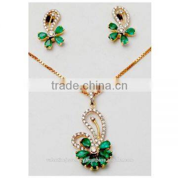 Exclusive gold emerald pendant set