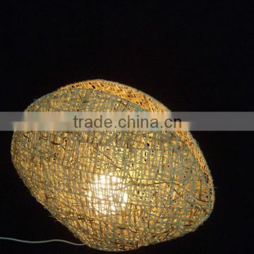 Very decorative natural rattan material table lamp