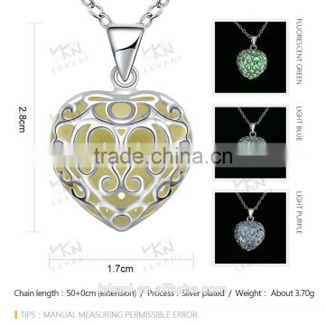 blue crystal heart pendants necklace glow in the dark jewelry                        
                                                Quality Choice