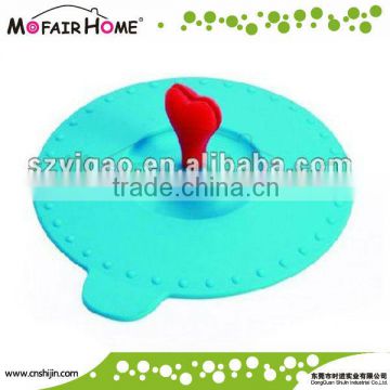 kitchenware Round silicone cup lid with heart shape holder