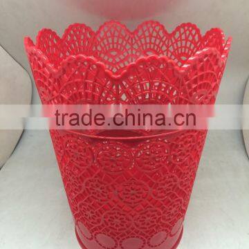 Hollow out wholesale plastic trash cans