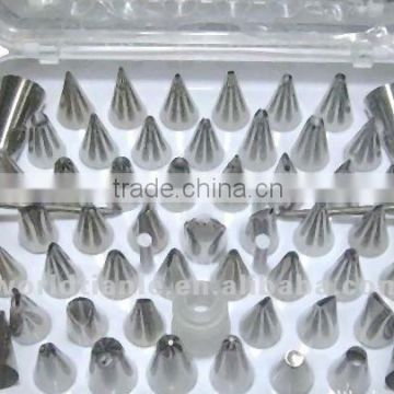 different style of piping nozzles for cake decorating packed in plastic boxes