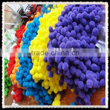 multicolor selection factory supply lowest price christmasand party decorative pom poms